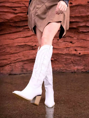 White_embroidered_steel-toe_fashionable_western_boots